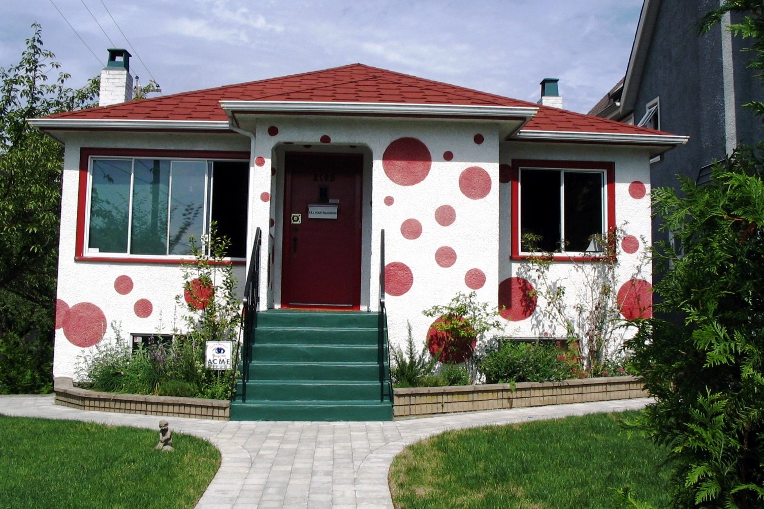 chuck Currie's polka dotted house