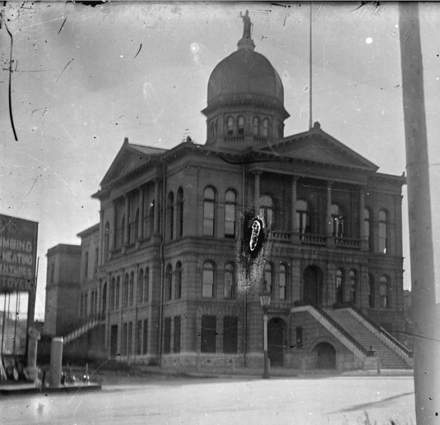 Photo of original courthouse courtesy Vancouver Archives CVA SGN 848 1900 hastings and cambie 