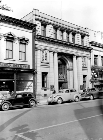 The Royal Bank building at 1108 Government St. in Victoria photographed in 1949 (BC Archives I-02169). The building was in disrepair when purchased by bookseller Jim Munro in 1984. The carved lettering in the granite facade above the entrance now read Munro's Books of Victoria.