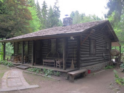 Murdo Frazer Log Cabin