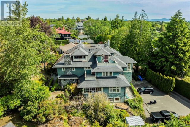 825 Foul Bay Road, Oak Bay