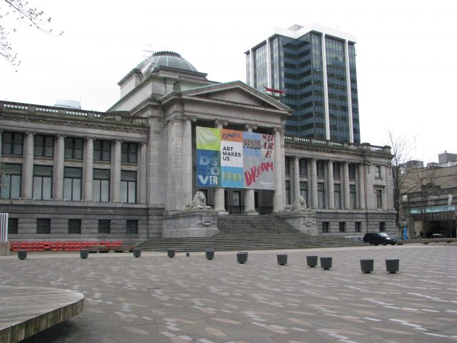 Vancouver Art Gallery fountain