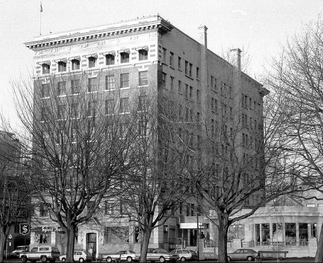 In 1954 the Sylvia Hotel had the first licensed lounge in Vancouver