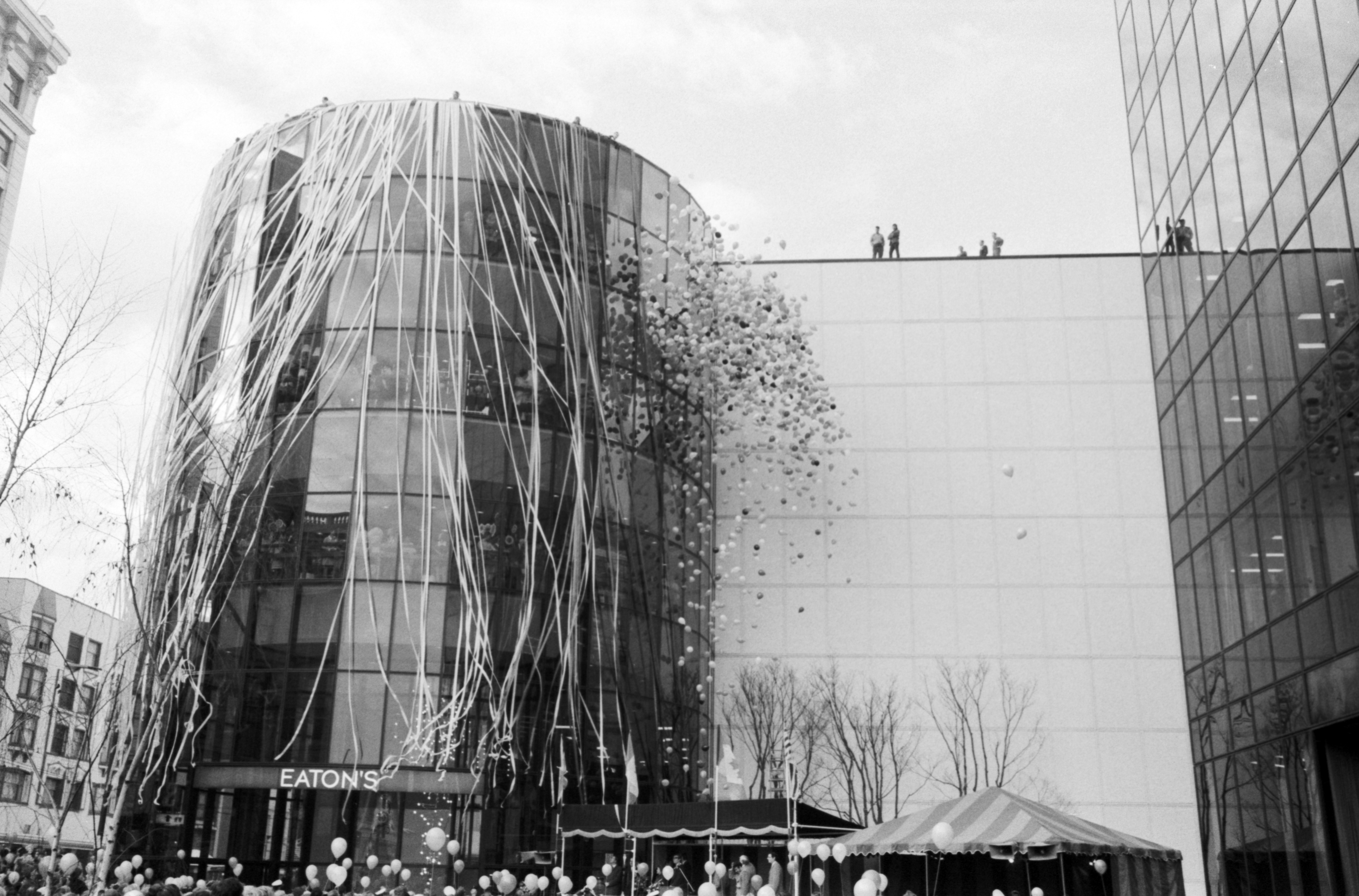 The grand opening of Eaton’s department store at Georgia and Granville, anchoring the new Pacific Centre mall. February 8, 1973. Vladimir Keremidschieff/Vancouver Sun (73-0422)