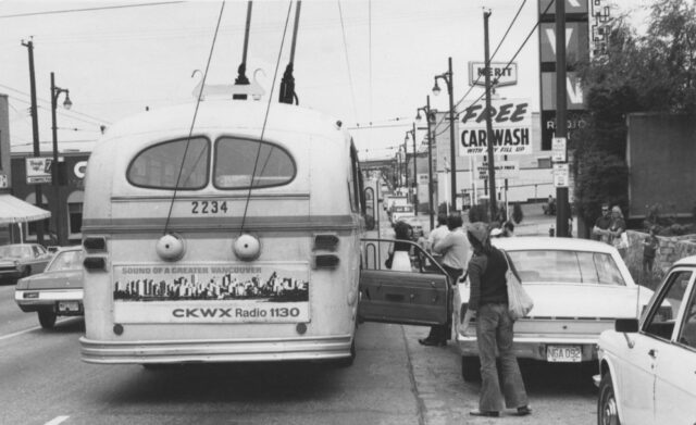 Angus McIntyre Kits bus
